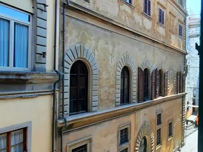 Appartamento trilocale in vendita in Via di San Niccolò, Firenze