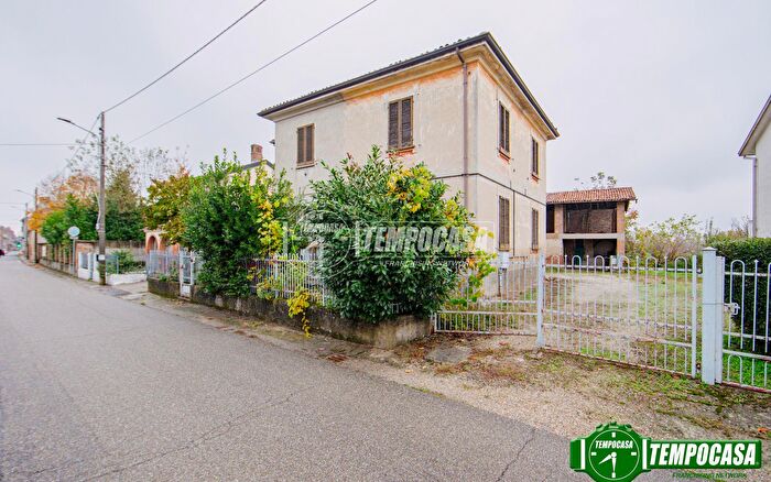 Casa trilocale in vendita in Via Desiderio Bosio, Pinarolo Po