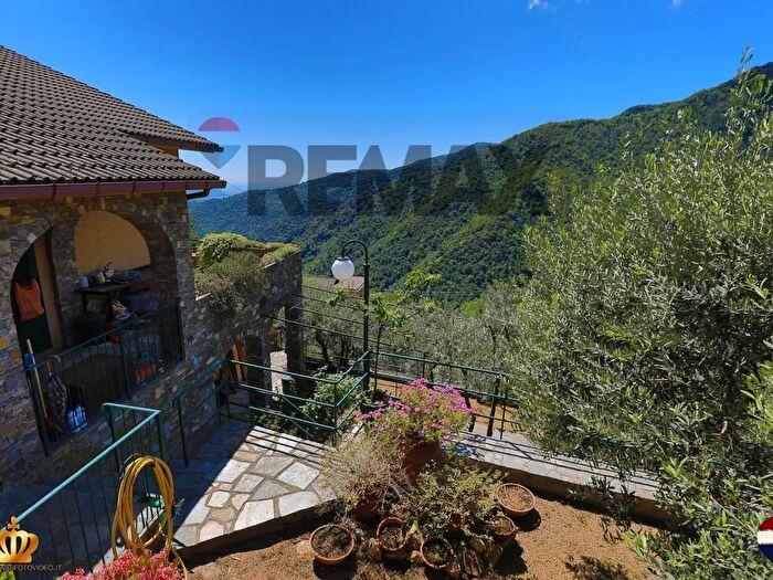 Casa con 5 locali in vendita in Passo Campetti, Avegno
