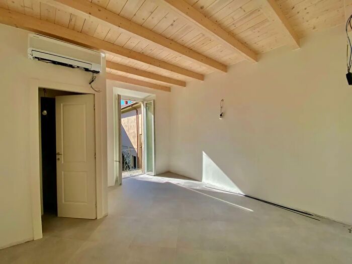 Appartamento bilocale in vendita in Via Molteni, Sirone