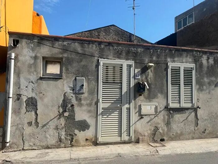 Casa quadrilocale in vendita in Via Garrisi, Milazzo