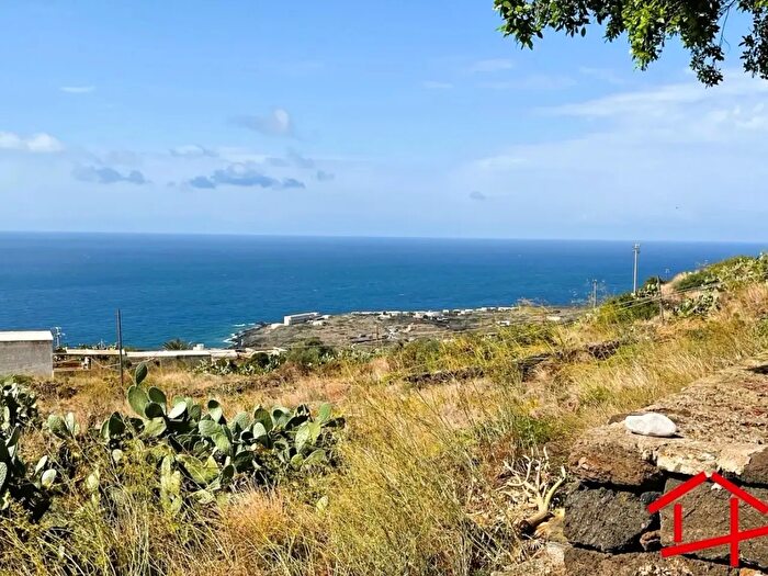 Casa trilocale in vendita in Vicolo Zighidì, Pantelleria