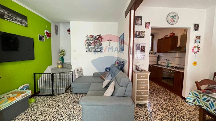 Casa con 6 locali in vendita in Bagni Di Lucca