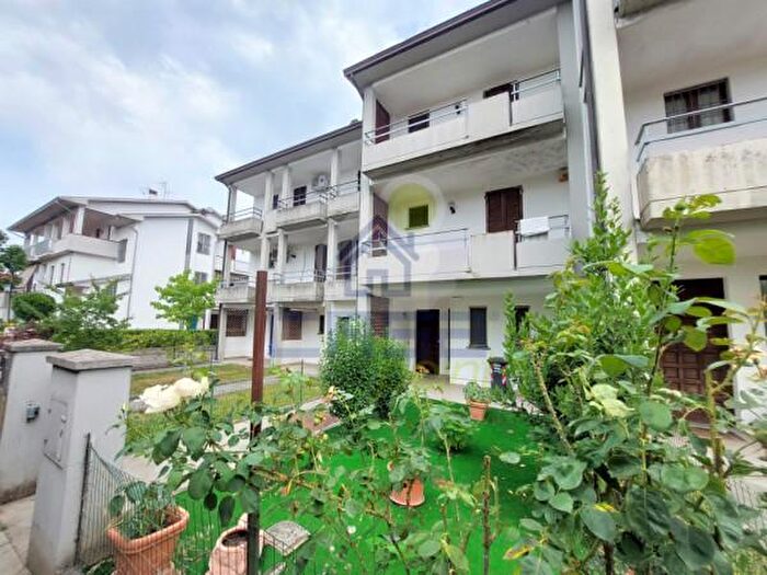 Casa con 6 locali in vendita in Via Piave, Busseto