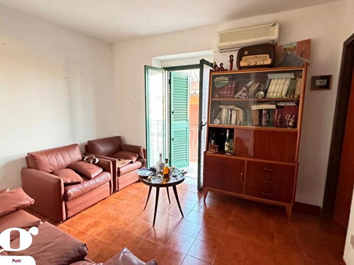 Casa con 5 locali in vendita in Via Salita Brofferio, Patti