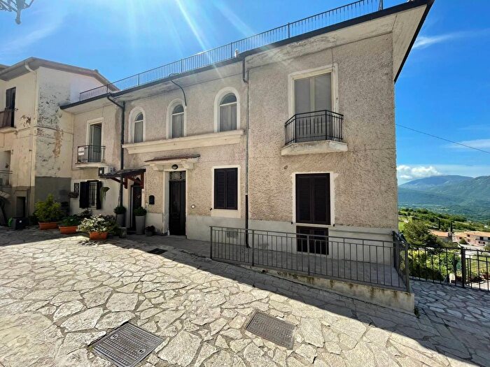 Appartamento trilocale in vendita in Via Alessandro Venturini Settefrati Frosinone, Settefrati