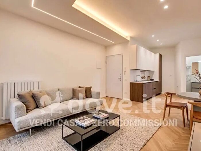 Appartamento trilocale in vendita in Piazza Enrico Chiaradia, Milano