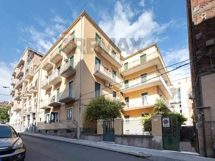 Appartamento con 7 locali in vendita in Via Roccaromana a, Catania