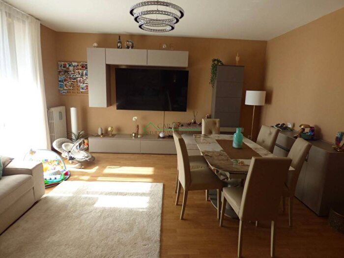 Appartamento trilocale in affitto in Piazza Generale Carlo Alberto Dalla Chiesa, Centro, Bollate