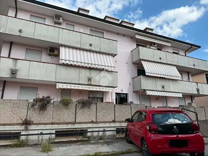 Appartamento trilocale in vendita in Via Girolamo Savonarola, Rovigo