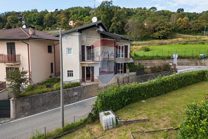 Casa con 6 locali in vendita in Brugnoni Francesco, Besozzo