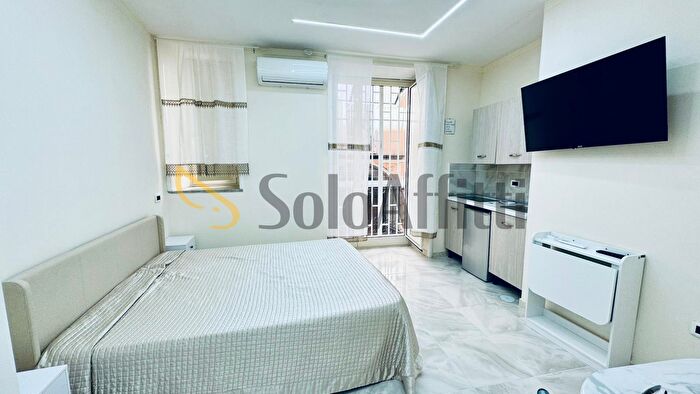 Appartamento monolocale in affitto in Via Toledo, Napoli