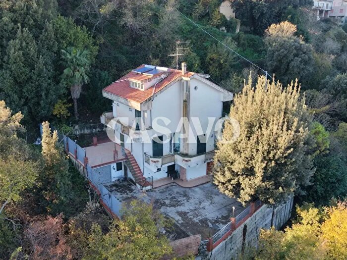 Casa con 6 locali in vendita in Traversa Giudice Giuseppe Pavone, Torchiara