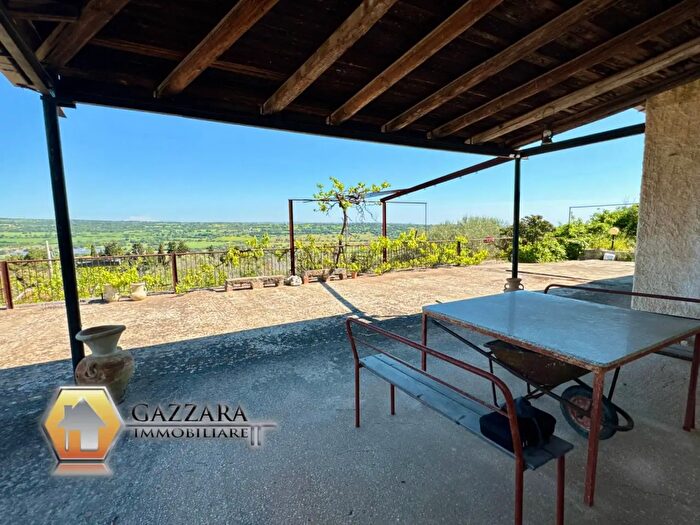 Casa quadrilocale in vendita in Contrada Bosco di Sopra Snc, Canicattini Bagni