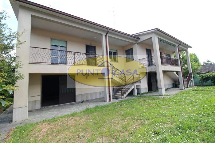 Casa con 8 locali in vendita in Via Ottavio Steffenini, San Colombano Al Lambro