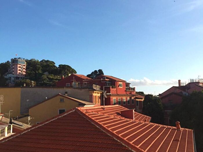 Appartamento con 5 locali in affitto in Via Asilo Maria Teresa, Centro, Sestri Levante