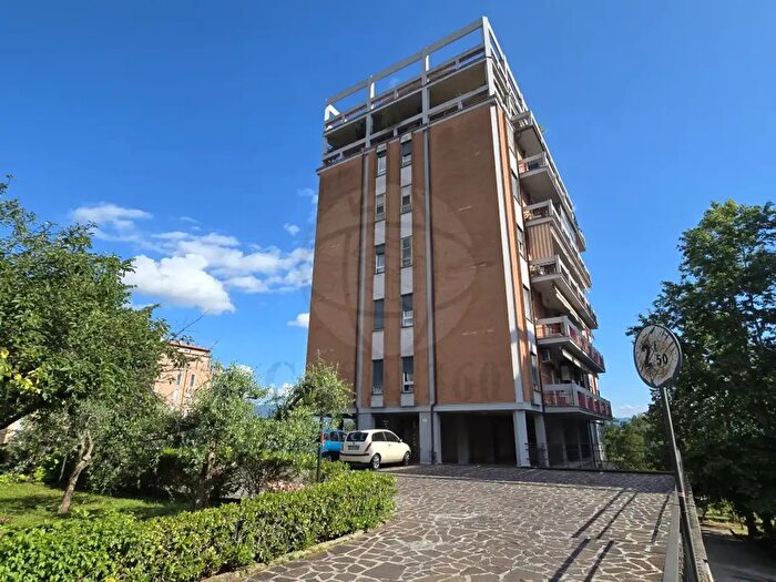 Appartamento trilocale in vendita in Via del Salice, Terni