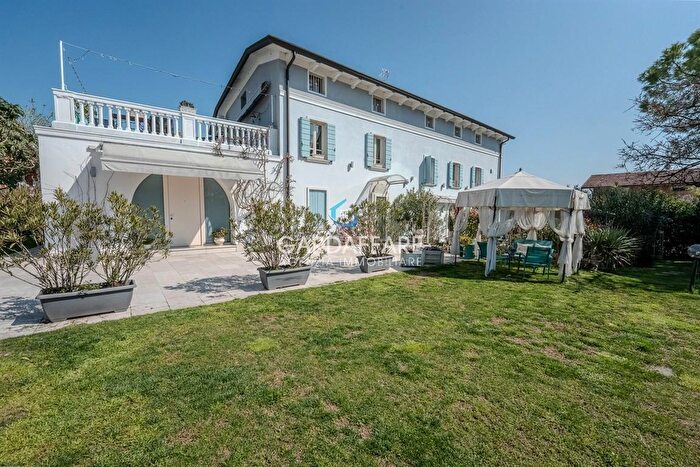 Casa con 20 locali in vendita in Via Italia Libera, Pozzolengo