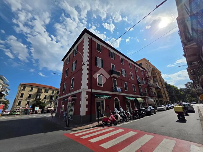 Appartamento trilocale in vendita in Via Paolo Boselli, Taggia