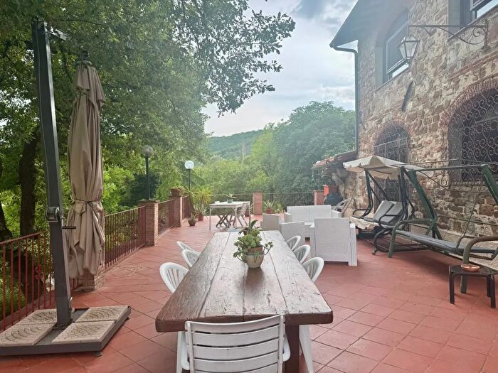 Casa con 5 locali in vendita in Via di Monteloro, Pontassieve