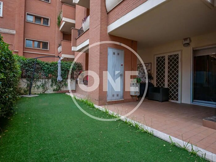 Appartamento trilocale in vendita in Via Assisi, Roma
