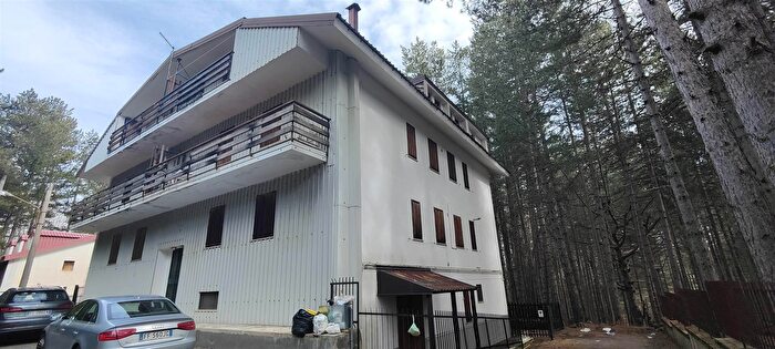 Appartamento quadrilocale in vendita in Via Ribes, Spezzano Della Sila