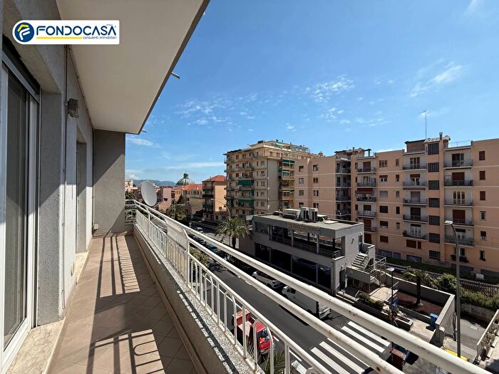 Appartamento con 5 locali in vendita in Via Aurelia, Loano