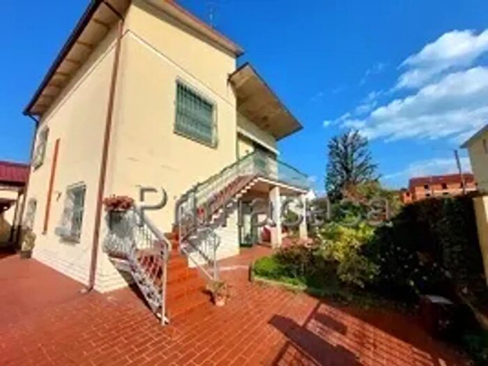 Casa con 8 locali in vendita in Carpi