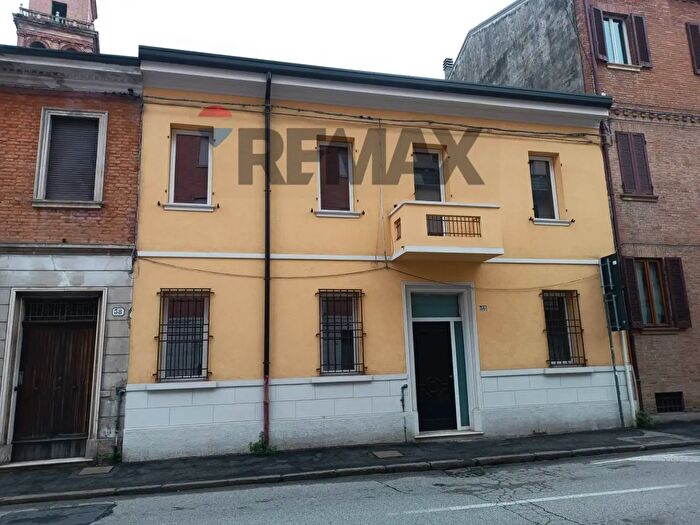 Casa con 8 locali in vendita in Via della Cittadella, Ferrara