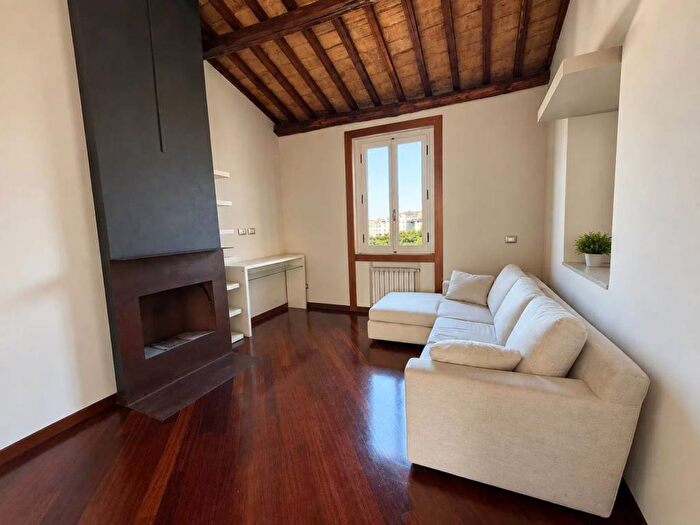 Appartamento trilocale in affitto in Via del Colosseo, Colosseo Fori Imperiali, Roma