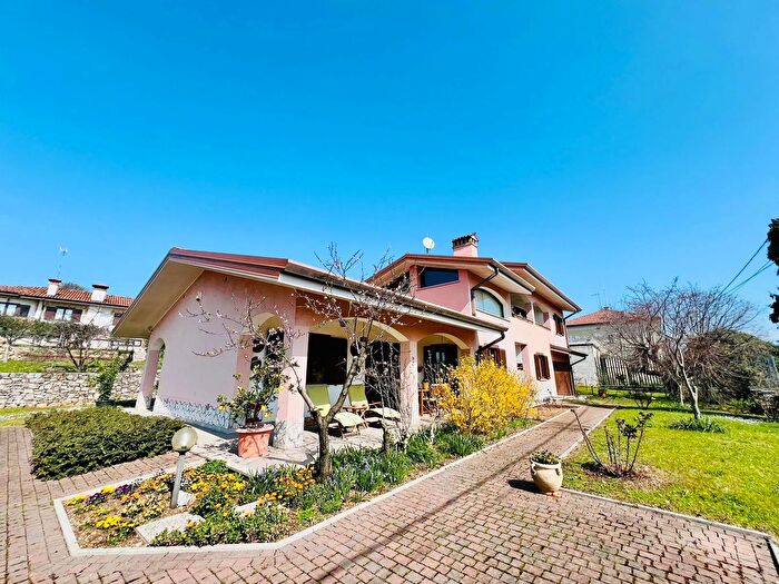 Casa con 13 locali in vendita in Sagrado Via Piantella, Sagrado