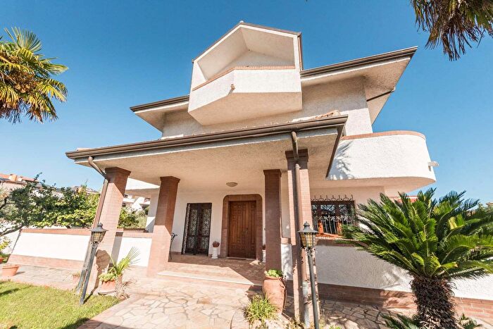 Casa con 10 locali in vendita in Contrada Alento, Francavilla Al Mare