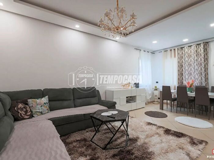 Appartamento con 5 locali in vendita in Via Simmaco, Ravenna