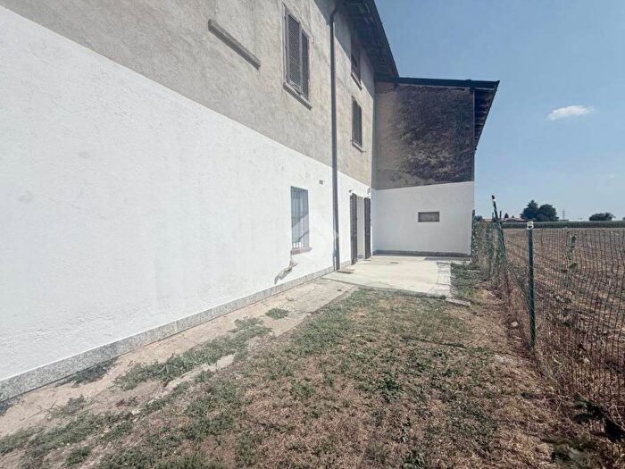 Appartamento trilocale in vendita in Via Piatti, Turate