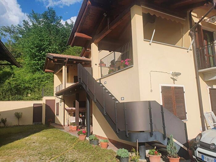 Appartamento con 5 locali in affitto in Frazione Valdozza, Monticello dAlba