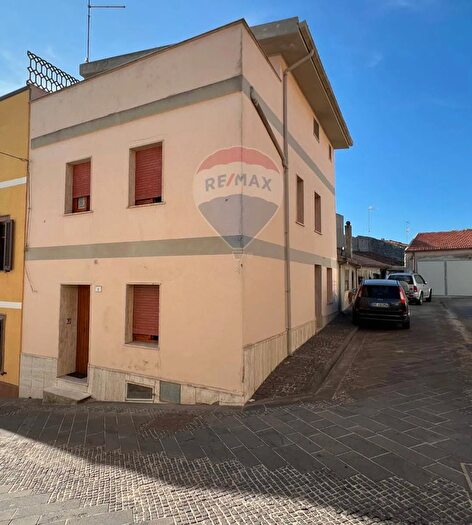 Casa con 6 locali in vendita in Florinas