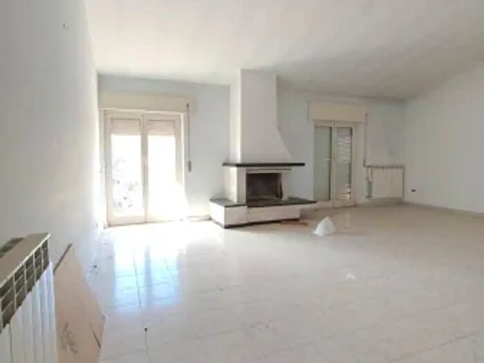 Appartamento trilocale in vendita in Via Flaminia, Rignano Flaminio