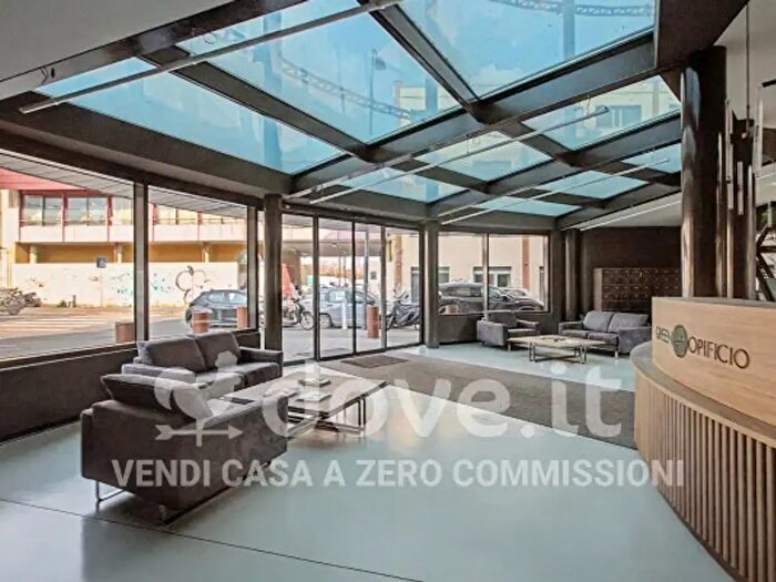 Appartamento quadrilocale in vendita in Via Enrico Cosenz, Milano