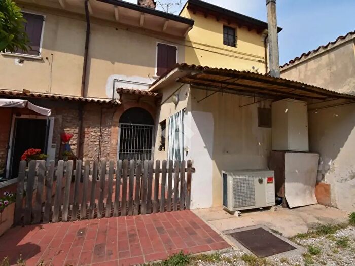 Appartamento quadrilocale in vendita in Via Martini, Castiglione Delle Stiviere
