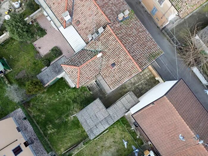 Casa con 8 locali in vendita in Voghera