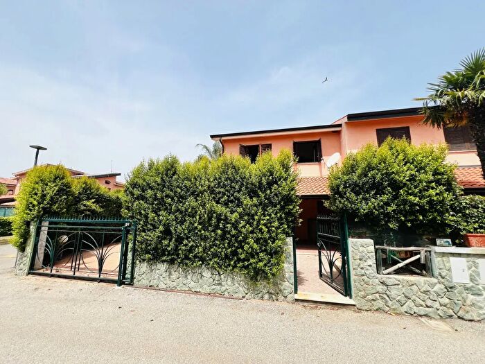 Casa quadrilocale in vendita in Contrada Difesa, Pizzo