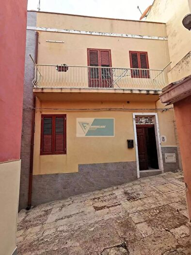 Appartamento con 5 locali in affitto in Noto