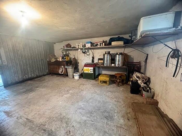 Casa con 5 locali in vendita in Luni