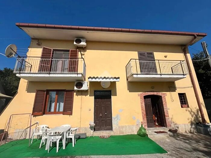 Casa quadrilocale in vendita in Via Contrada Fontanatetta, Avellino
