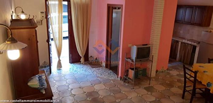 Casa trilocale in vendita in Via Speranza, Castellammare Del Golfo