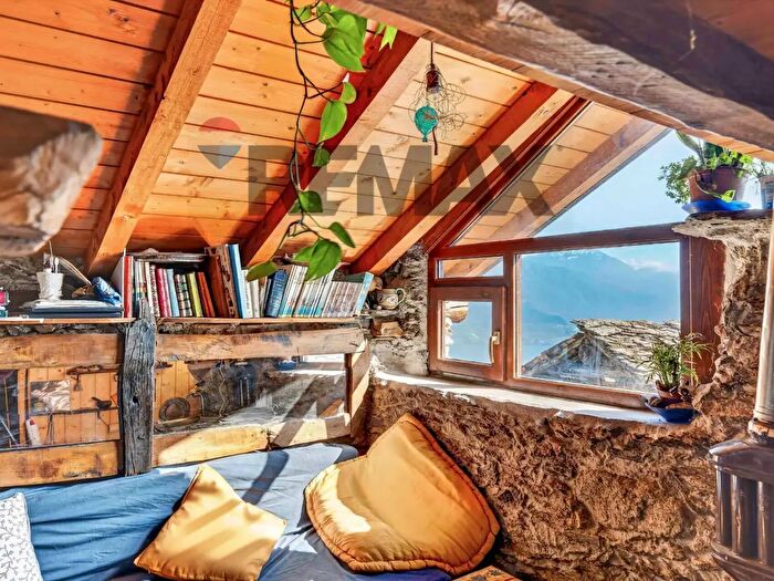 Casa trilocale in vendita in Gravedona ed Uniti