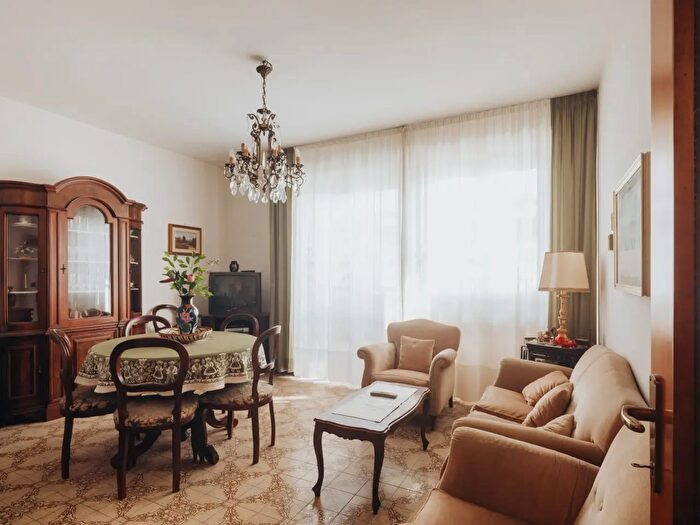 Appartamento con 5 locali in vendita in Bologna