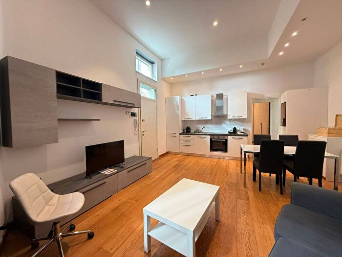 Appartamento trilocale in affitto in Via Montallegro, Albaro, Genova