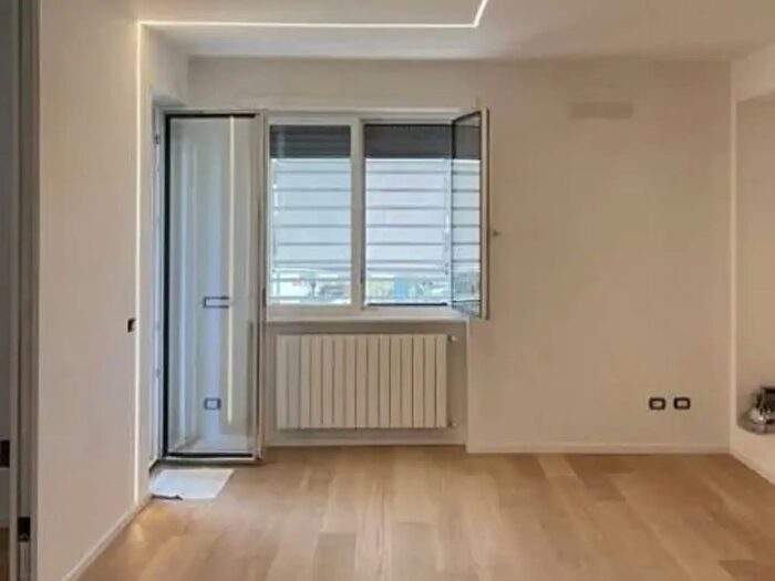 Appartamento trilocale in vendita in Via Adele Martignoni, Milano