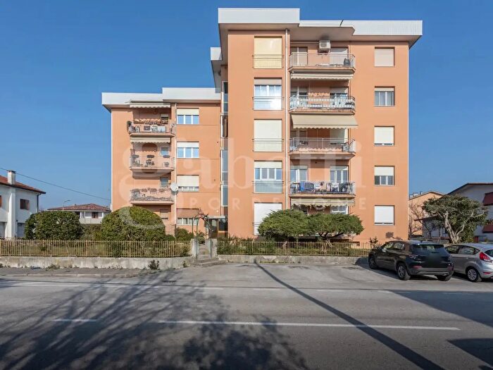 Appartamento quadrilocale in vendita in Via Fogazzaro, Pordenone